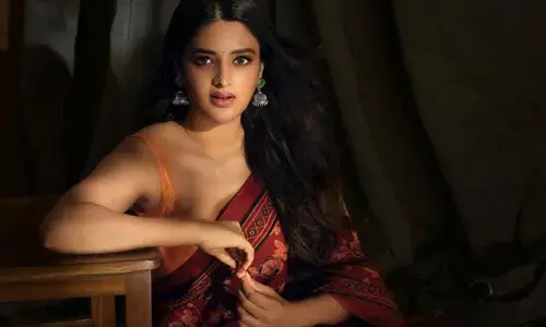చీరకట్టులో క్యూట్ లుక్స్ తో ఆకట్టుకుంటున్న నిధి అగర్వాల్..