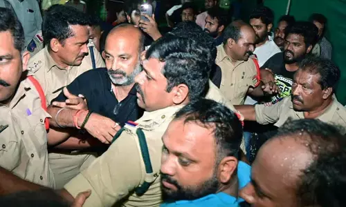 Bandi Sanjay Arrested: వందకు పైగా కాల్స్ మాట్లాడినట్లు గుర్తించిన పోలీసులు