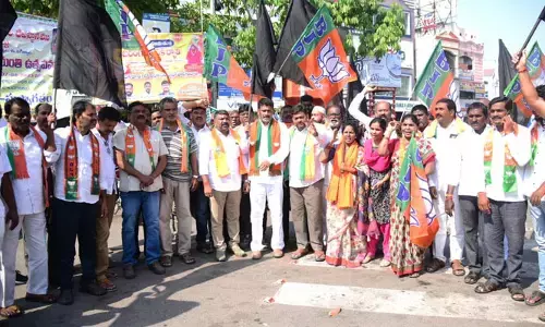 రజాకార్ల అడుగుజాడల్లో నడుస్తున్న సీఎం కేసీఆర్ సర్కార్