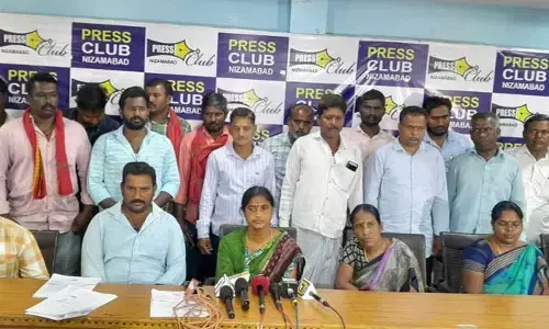 మంత్రి సారూ మా గోడు వినండి..