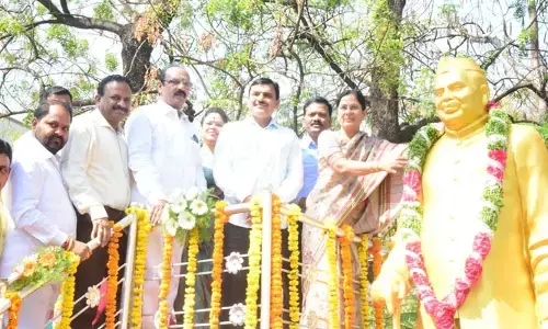 విద్యతోనే.. అభివృద్ధి సాధ్యం: కలెక్టర్ శరత్