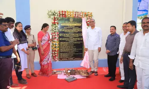 మే 20 వరకు కలెక్టరేట్, ఎస్పీ కార్యాలయాలు పూర్తి చేయాలి: మంత్రి తన్నీరు హరీష్ రావు