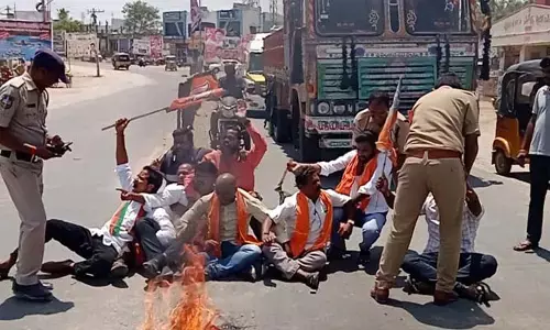 ప్రజాస్వామ్యాన్ని ఖూనీ చేస్తున్న బీఆర్ఎస్ పాలకులు..