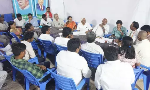 సీఎం కేసీఆర్ పాలనపై పట్టు కోల్పోయారు: అఖిలపక్ష నేతలు