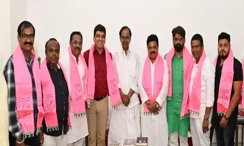 బీఆర్ఎస్‌‌లో చేరిన మహారాష్ట్ర నేతలు