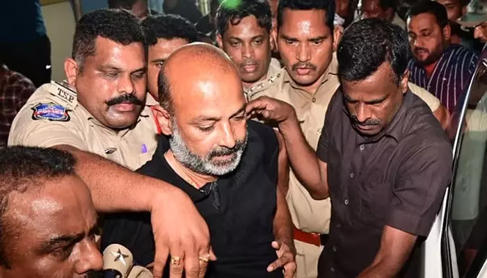 బండి సంజయ్ అరెస్ట్పై లోకసభ బులెటిన్ బండి సంజయ్ అరెస్ట్పై లోకసభ బులెటిన్