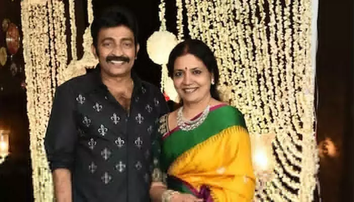 రాజశేఖర్ను బ్రిడ్జిపై నుంచి తోసేసిన జీవిత.. తర్వాత ఆసుపత్రికి తీసుకెళ్లి అలా చేసిందా? రాజశేఖర్ను బ్రిడ్జిపై నుంచి తోసేసిన జీవిత.. తర్వాత ఆసుపత్రికి తీసుకెళ్లి అలా చేసిందా?