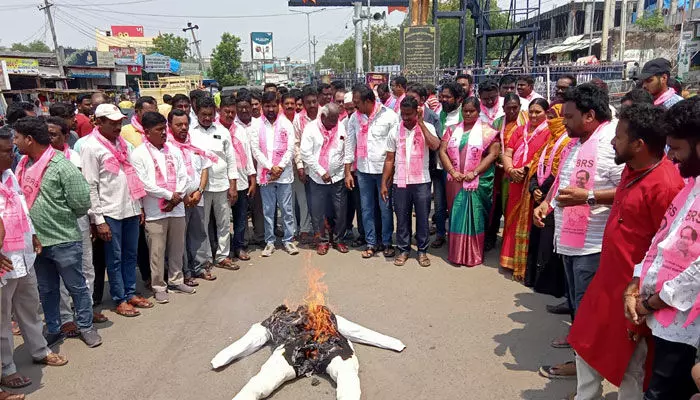 బండి సంజయ్ ఎంపీ సభ్యత్వాన్ని రద్దు చేయాలి బండి సంజయ్ ఎంపీ సభ్యత్వాన్ని రద్దు చేయాలి