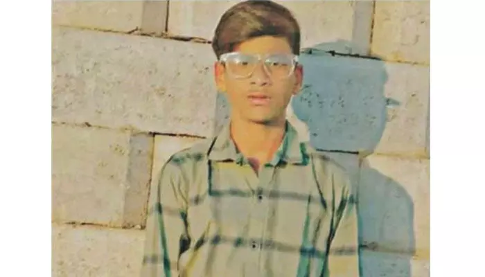 రోడ్డు ప్రమాదంలో విద్యార్థి దుర్మరణం రోడ్డు ప్రమాదంలో విద్యార్థి దుర్మరణం