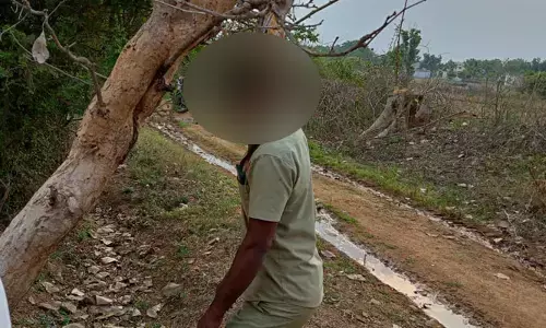 పారిశుధ్య కార్మికుడు సూసైడ్ కలకలం..