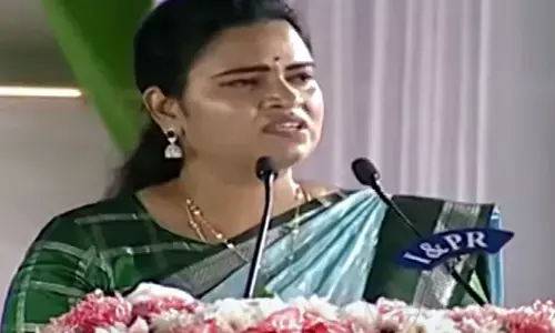 సీఎం జగన్ ఎదుటే కన్నీళ్లు పెట్టుకున్న మంత్రి విడదల రజిని