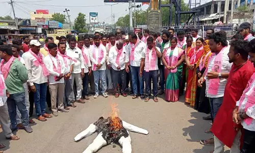 బండి సంజయ్ ఎంపీ సభ్యత్వాన్ని రద్దు చేయాలి