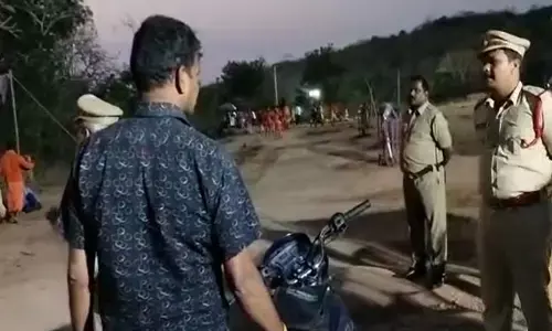 ఐడి కార్డ్ అడిగిన ఎస్ఐపై దురుసుగా ప్రవర్తించిన కానిస్టేబుల్ (వీడియో)
