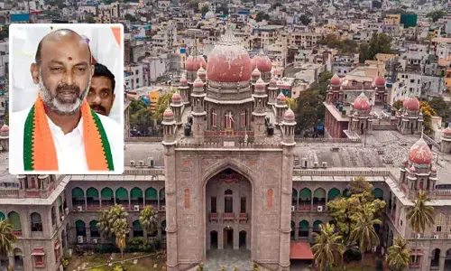 బండి సంజయ్‌ అరెస్ట్‌పై విచారణ.. రాష్ట్ర ప్రభుత్వానికి హైకోర్టు నోటీసులు