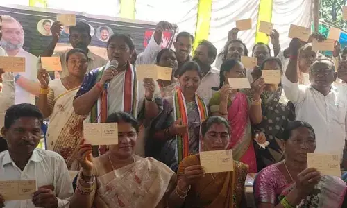రాహుల్ పార్లమెంట్ సభ్యత్వంపై అనర్హత వేటు ఎత్తేయండి: ఎమ్మెల్యే సీతక్క