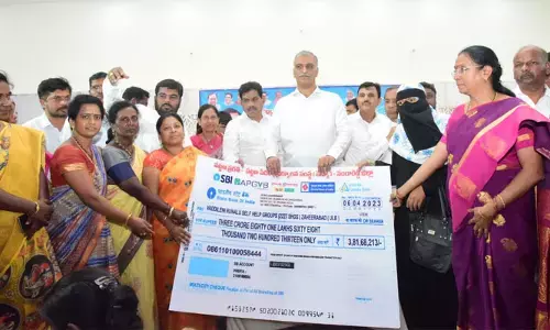 మహిళలను విస్మరించిన బీజేపీ, కాంగ్రెస్, టీడీపీ పార్టీలు: మంత్రి హరీష్ రావు