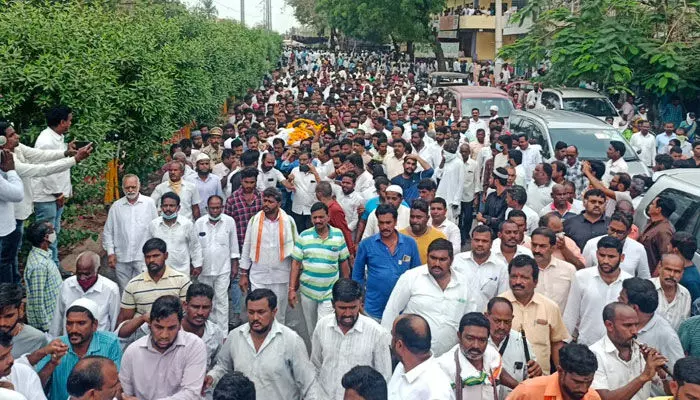 అశ్రునయనాలతో కొమిరెడ్డి రాములు అంతిమ యాత్ర అశ్రునయనాలతో కొమిరెడ్డి రాములు అంతిమ యాత్ర