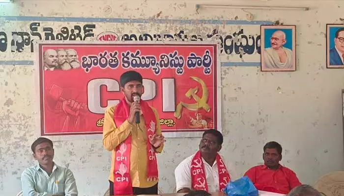 ఇంటింటికి సీపీఐ పాదయాత్ర : సీపీఐ జిల్లా కార్యదర్శి ఆంజనేయులు.. ఇంటింటికి సీపీఐ పాదయాత్ర : సీపీఐ జిల్లా కార్యదర్శి ఆంజనేయులు..