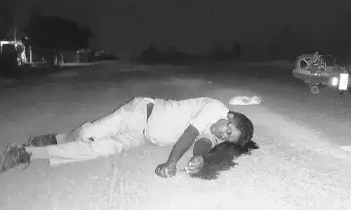 రోడ్డు ప్రమాదంలో హోంగార్డు మృతి