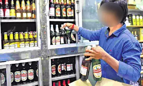 బెల్ట్ షాపులకు జోరుగా లిక్కర్ సరఫరా