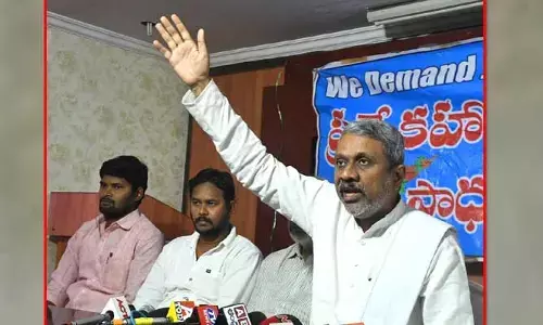 Chalasani Srinivas: ఆంధ్రా ద్రోహులు వాళ్లే