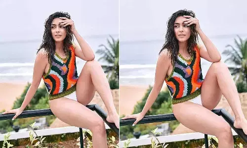 మృణాల్ ఠాకూర్ బికినీలో రచ్చ రచ్చ..