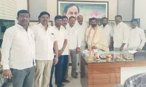 మేడ్చల్ మున్సిపల్ అభివృద్ధికి నిధులు కేటాయించండి : బీఆర్ఎస్ నాయకులు