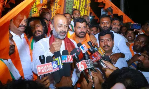 కేటీఆర్ ను సీఎం చేస్తే.. మొదట జంపయ్యేది హరీషే : బీజేపీ చీఫ్ బండి సంజయ్