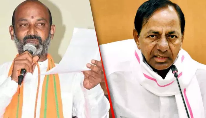 సన్మానించేందుకు శాలువా తెచ్చాం.. కేసీఆర్ ఎక్కడ: బండి సంజయ్ సన్మానించేందుకు శాలువా తెచ్చాం.. కేసీఆర్ ఎక్కడ: బండి సంజయ్