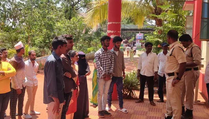 గుర్తింపు లేని పాఠశాలలో చేరి మోసపోయిన విద్యార్థులు గుర్తింపు లేని పాఠశాలలో చేరి మోసపోయిన విద్యార్థులు