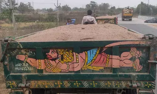 యథేచ్ఛగా ఇసుక దందా.. పట్టించుకోని అధికార యంత్రాంగం