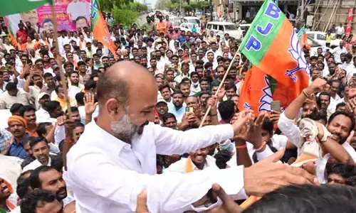 బండి విడుదల.. కరీంనగర్‌లో సంబురాలు,ఆలయంలో ప్రత్యేక పూజలు