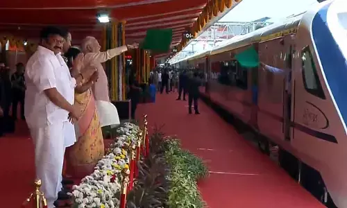 PM In Hyderabad : వందేభారత్ రైలు ప్రారంభించిన మోడీ