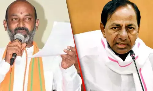 సన్మానించేందుకు శాలువా తెచ్చాం.. కేసీఆర్ ఎక్కడ: బండి సంజయ్