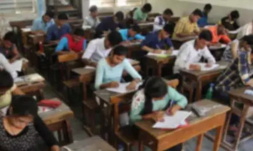 Visakha: పదవ తరగతి విద్యార్థులకు కరెంటు కష్టాలు