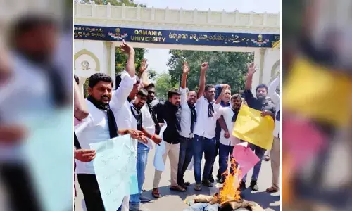 ఆ సాకుతోనే తెలంగాణకు వచ్చారని ఓయూలో మోడీ దిష్టిబొమ్మ దహనం