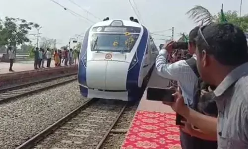 వందే భారత్ కి ఘనస్వాగతం..