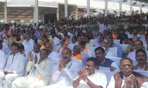 బీజేపీ శ్రేణులతో కిక్కిరిసిన పరేడ్ మైదానం..