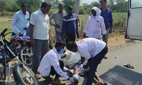 రెండు బైకులు ఢీ.. ఇద్దరికి గాయాలు