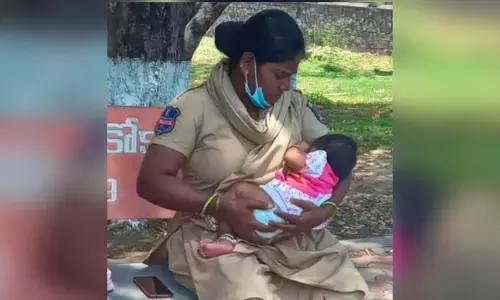 అమ్మతనం చాటుకున్న కానిస్టేబుల్​