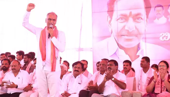 సహకరించనిది కేంద్ర ప్రభుత్వమా.. రాష్ట్ర ప్రభుత్వమా: మంత్రి హరీష్ రావు సహకరించనిది కేంద్ర ప్రభుత్వమా.. రాష్ట్ర ప్రభుత్వమా: మంత్రి హరీష్ రావు