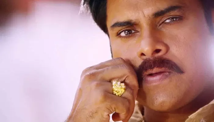 పవన్ పెట్టుకునే ఆ ఉంగరం.. రహస్యం ఏంటో తెలుసా? పవన్ పెట్టుకునే ఆ ఉంగరం.. రహస్యం ఏంటో తెలుసా?