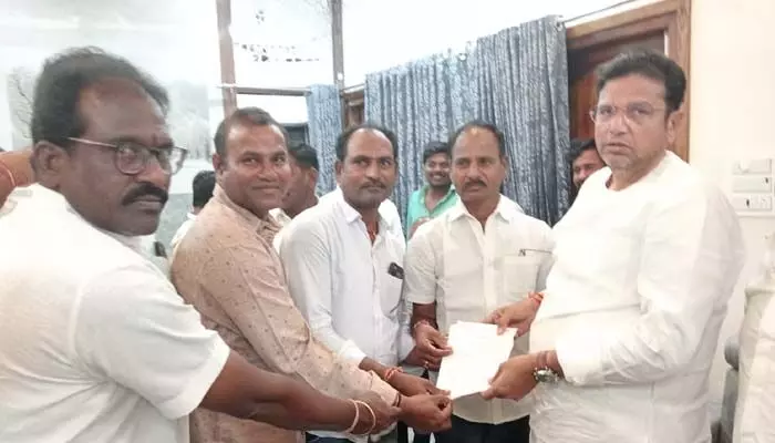 మున్నూరు కాపు సంఘ భవన నిర్మాణానికి రూ. 30 లక్షలు: ఎమ్మెల్యే శ్రీధర్ బాబు మున్నూరు కాపు సంఘ భవన నిర్మాణానికి రూ. 30 లక్షలు: ఎమ్మెల్యే శ్రీధర్ బాబు