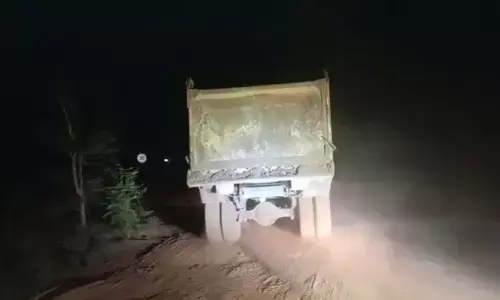 మండపాకలో మట్టి మాఫియా