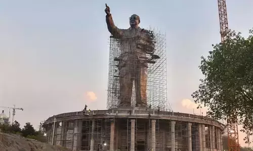అంబేడ్కర్ విగ్రహావిష్కరణ: ఇన్వి‘టెన్షన్’
