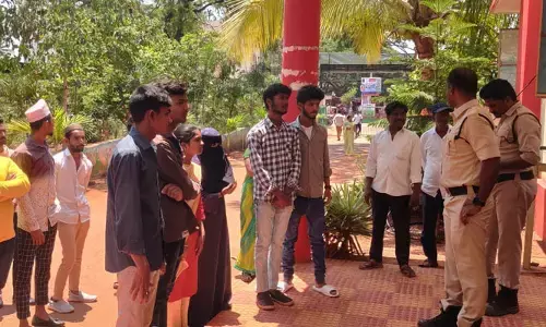 అనుమతిలేని పాఠశాలతో మోసం.. 10 పరీక్ష రాయని విద్యార్థులు