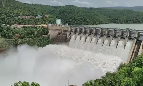 శ్రీశైలంలో ‘డేంజర్ బెల్స్’ సాగు, తాగు నీటికి ఇక్కట్లే