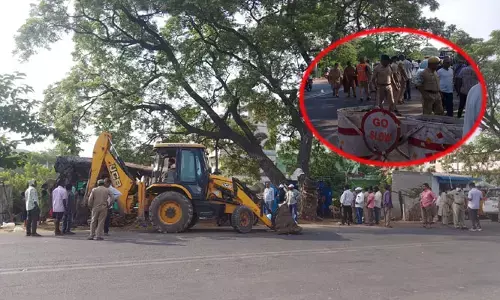 నాయుడుపేటలో అక్రమ నిర్మాణాలు తొలగింపు