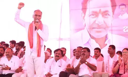 సహకరించనిది కేంద్ర ప్రభుత్వమా.. రాష్ట్ర ప్రభుత్వమా: మంత్రి హరీష్ రావు