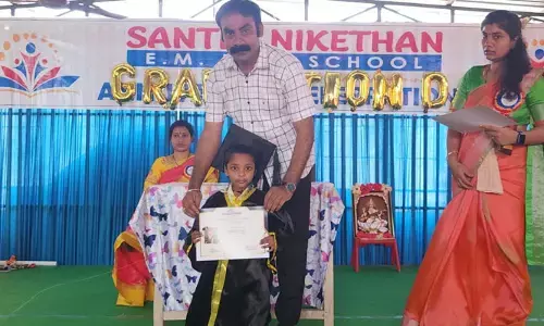 ప్రపంచాన్ని మార్చే బ్రహ్మస్త్రం విద్య ఒక్కటే: వి.షణ్ముఖరావు